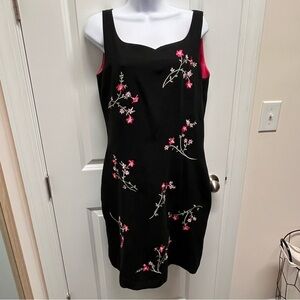 VTG Sarah Spencer Black Floral Embroidered Sheath Dress w/ Pink Lining - 10